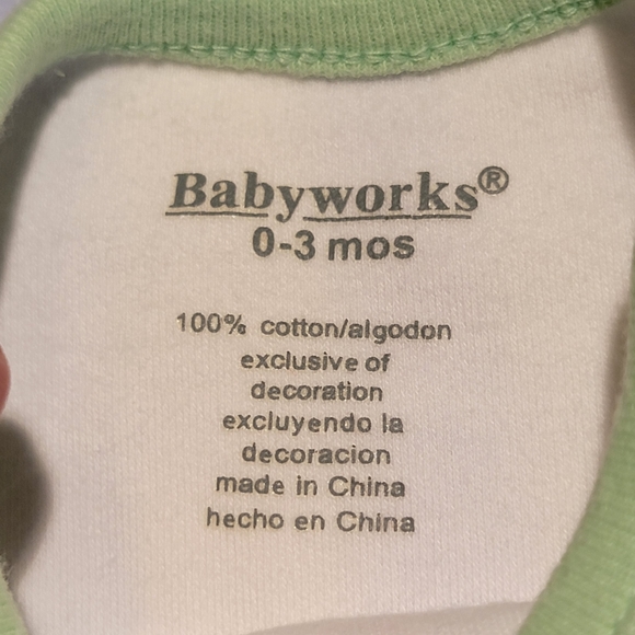 BABYWORKS 🍏 Sweet 2pc Green Yellow White "APPLE OF MY EYE" Ruffled Outfit 0-3M - Picture 16 of 16